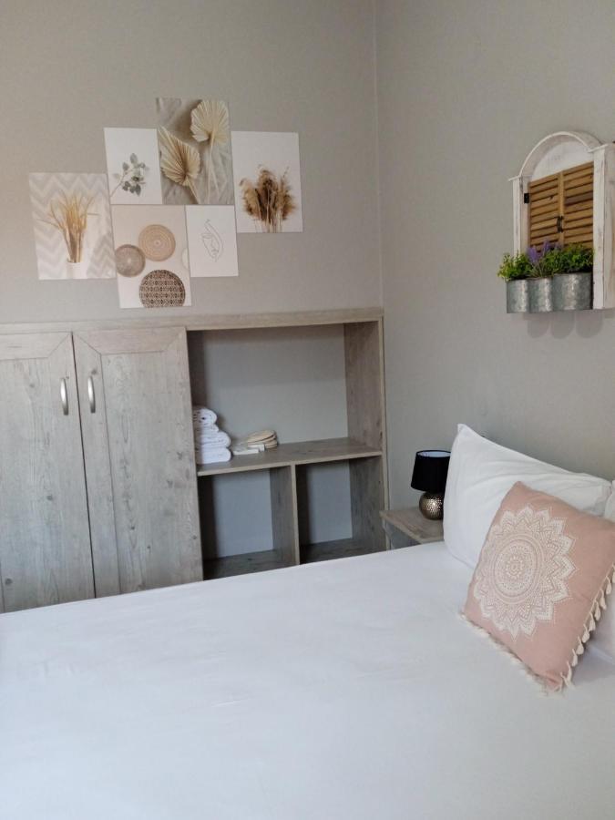Almira - Rooms To Let Nea Roda Dış mekan fotoğraf