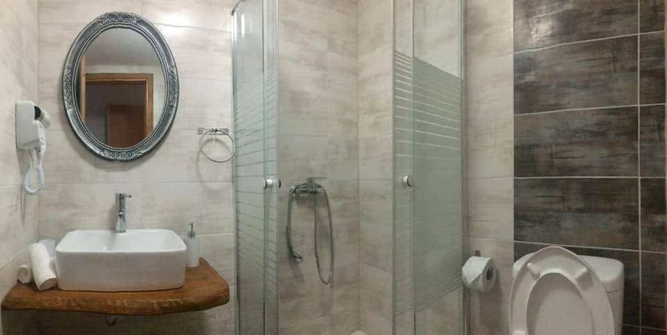 Almira - Rooms To Let Nea Roda Dış mekan fotoğraf