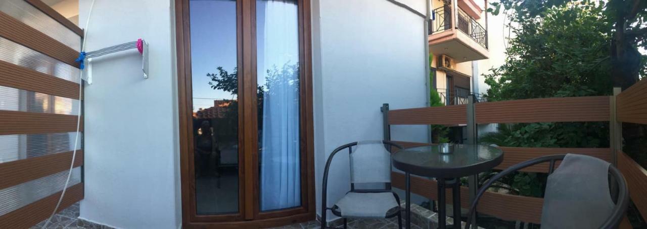 Almira - Rooms To Let Nea Roda Dış mekan fotoğraf