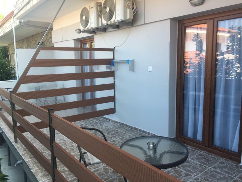 Almira - Rooms To Let Nea Roda Dış mekan fotoğraf